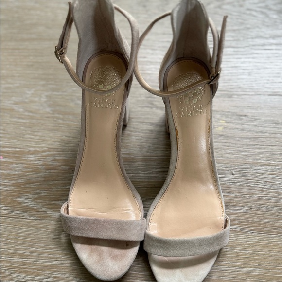 Vince Camuto women’s suede tan block heel open toe shoes sandals size 8 - Picture 2 of 9